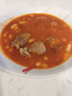 Una foto de Alubias con chorizo dulce y costillas de cerdo