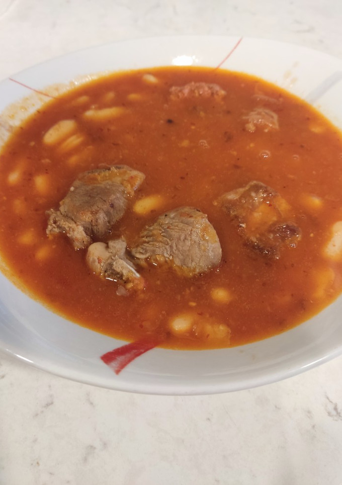 Una foto de Alubias con chorizo dulce y costillas de cerdo