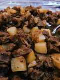Hígado con cebollita y papas