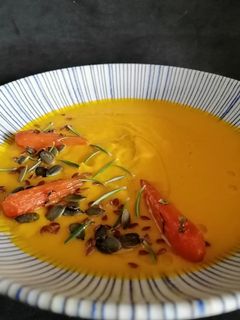 Una foto de Crema de zanahoria y puerro asados con romero