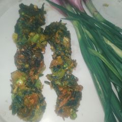 A picture of Spring Onion Pakoda /Fritters.
