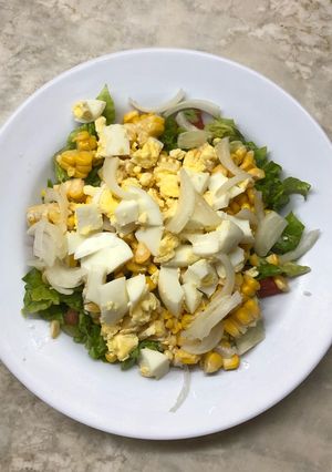 Una foto de Ensalada de choclo y huevo!