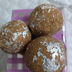 A picture of Gond Muthiya k laddu.