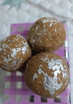 A picture of Gond Muthiya k laddu.