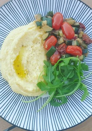 Une photo de ※ Polenta crémeuse légumes d'été grillés et roquette ※