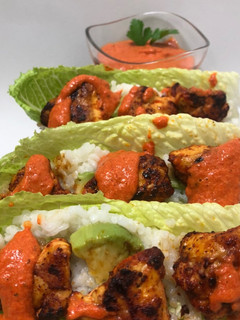 Una foto de Barquitas de pollo picante