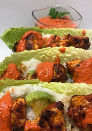 Una foto de Barquitas de pollo picante