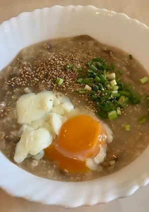 รูปของ โจ๊กข้าวกล้องเห็ดหอม (หมูชิ้น อร่อยเต็มๆคำ)