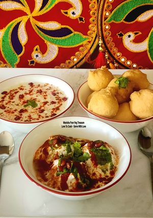 A picture of Dahi Vada Chaat - Dahi Bhalla Chaat - Indian Street Food.