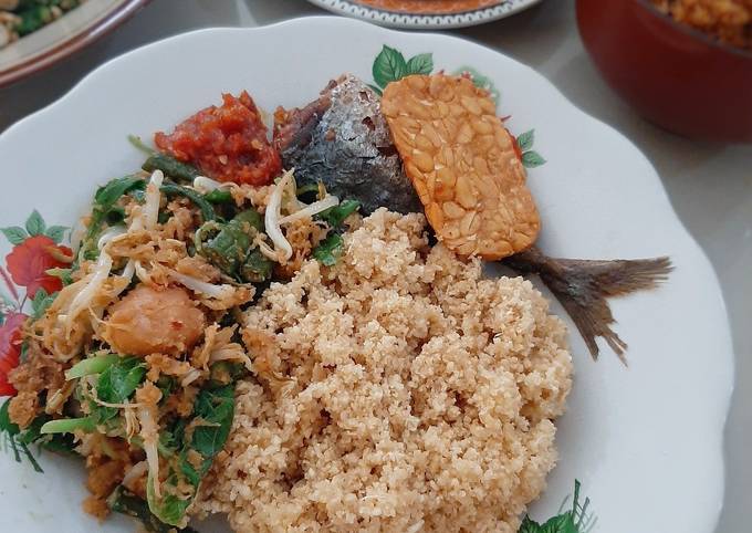 Resep: 303. Nasi tiwul &amp; Urap Sayur ala Kobe Simpel