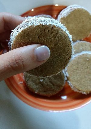 Una foto de Alfajorcitos integrales!!!🤗. Con Harina de AVENA ✔️