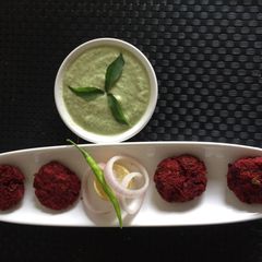 A picture of Kala chana and beet kababs.