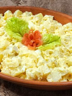Una foto de 👨‍👩‍👧‍👦 Ensalada de Marce ❤️ Ensalada de papa, huevo y mayonesa 👨‍👩‍👧‍👦