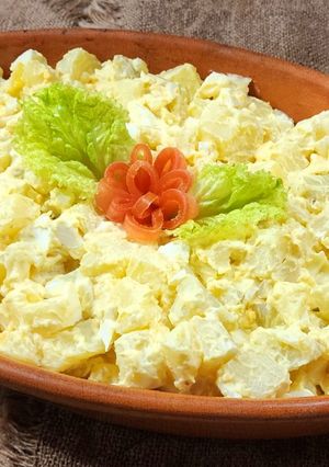Una foto de 👨‍👩‍👧‍👦 Ensalada de Marce ❤️ Ensalada de papa, huevo y mayonesa 👨‍👩‍👧‍👦