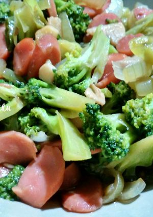 Foto resep #2. Brokoli Sosis Saus Tiram #BikinRamadanBerkesan