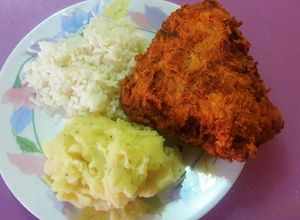 Una foto de Pollo empanizado estilo KFC
