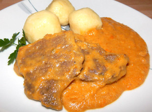 Vadas marhaszelet burgonyagombóccal recept fotója