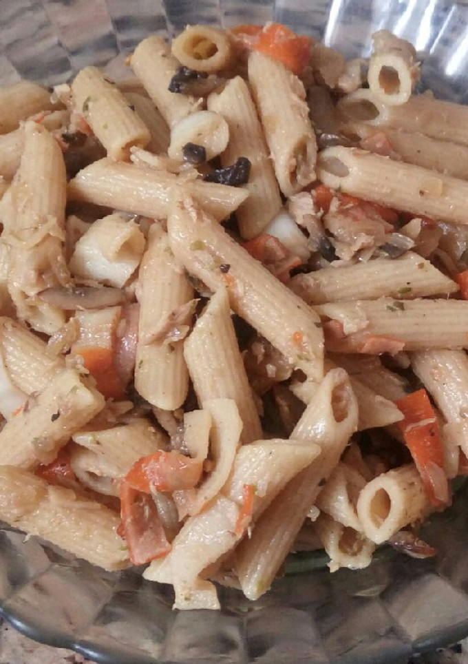Una foto de Macarrones integrales con champiñón, atún y surimi