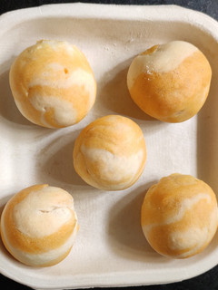 மஞ்சள் பூசணி பன் (yellow pumpkin bun) (Manjal poosani bun recipe in tamil) செய்முறை முக்கிய புகைப்படம்