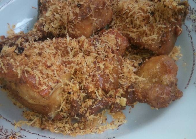 Ayam goreng serundeng