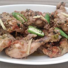 A picture of Green chilli chicken karahi.