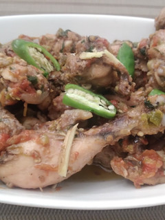 A picture of Green chilli chicken karahi.