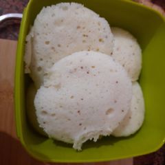 A picture of Rava Idli.