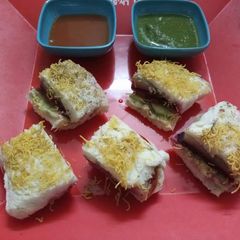 A picture of Veg jathpat sandwich.