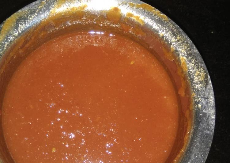 Tomato ketchup or sauce