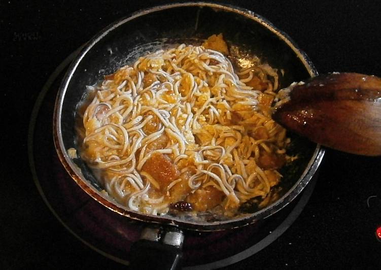 Revuelto de gulas y gambas