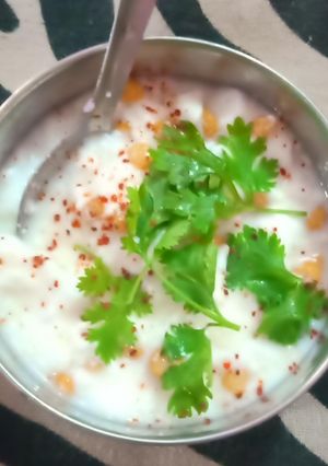 A picture of Chana dal rayta.