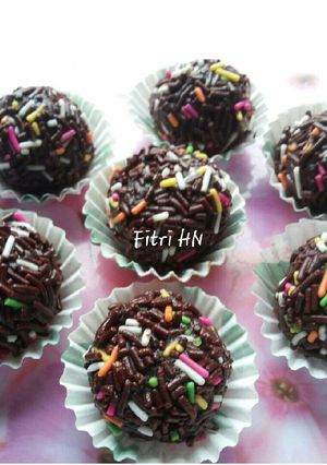 Foto resep Bola-bola Coklat Biskuit
