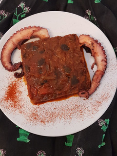 Una foto de Samfaina con pata de pulpo