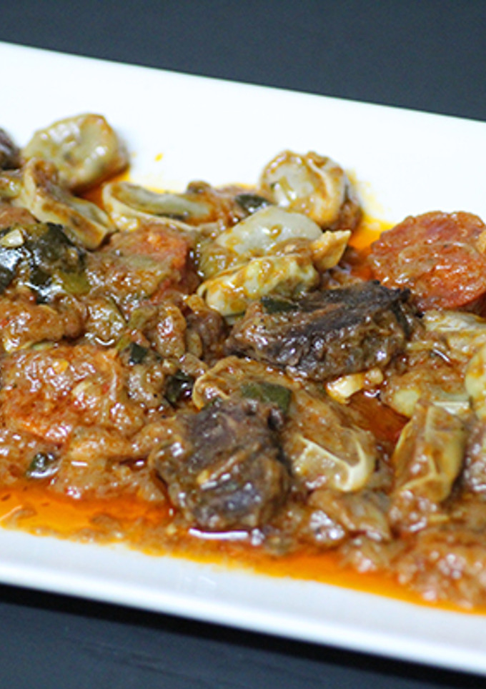 Una foto de Habas con pisto, chorizo y morcilla