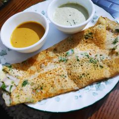 A picture of Onion Rava dosa with chutney.