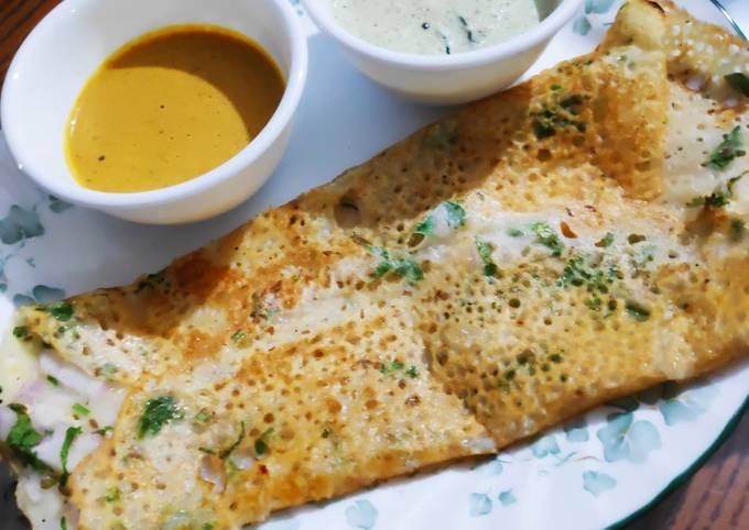 Onion Rava dosa with chutney