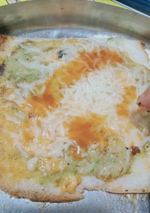 પિઝા સેન્ડવિચ (Pizza Sandwich Recipe In Gujarati) રેસીપી મુખ્ય ફોટો