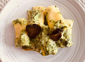 Una foto de Paccheri con ricotta, espinaca y langosta