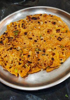 A picture of Jowar Masala Bhakri (Dodho).