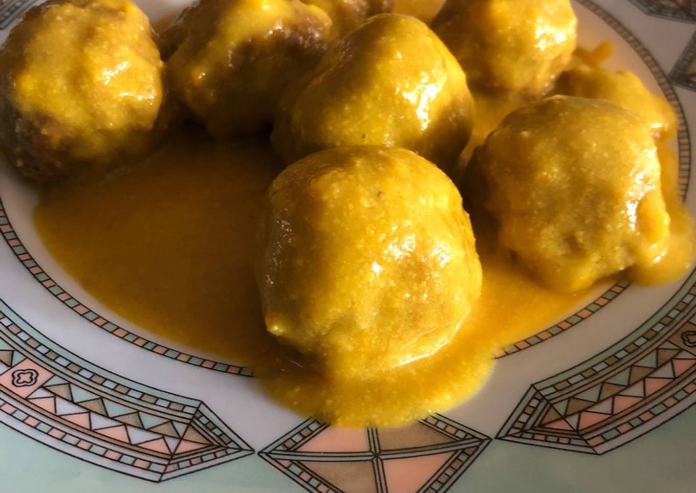 Albóndigas con salsa de almendras