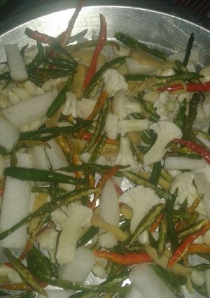 A picture of Homemade mix vegetable atchar.