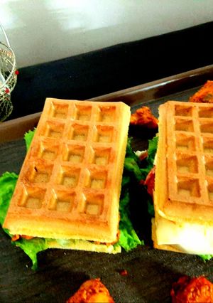 A picture of Waffles chicken sandwich.