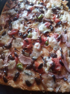 Una foto de Pizza en casa rica y fácil