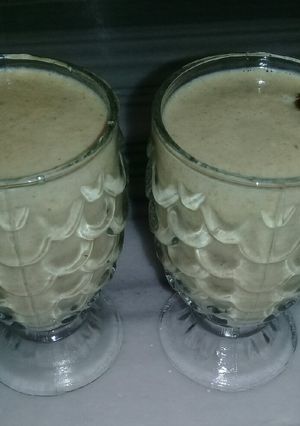 صورة لوصفة مشروب الطاقه تمر والحليب