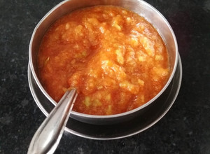 A picture of Keri ki khatti mithi chutney.