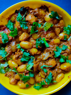 சைவ மட்டன் சுவை பட்டர் பீன்ஸ் சுக்கா (Butter beans sukka recipe in tamil) செய்முறை முக்கிய புகைப்படம்