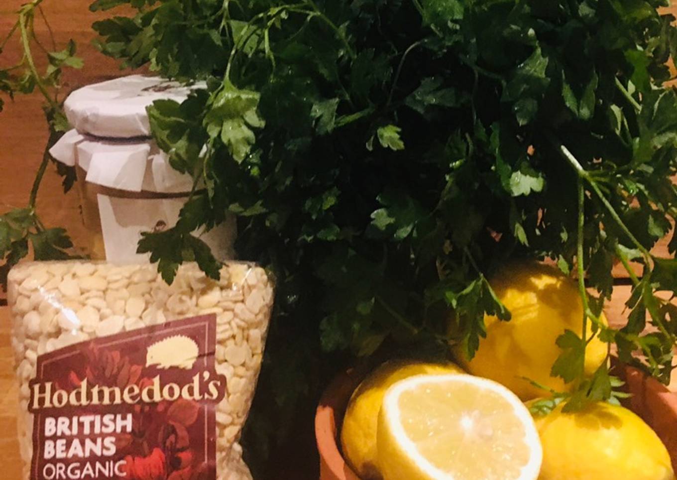 Hummus with a choice of fresh herb and spice toppings 🌱