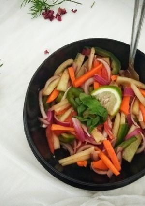 A picture of Kachumbar/ Veg Salad.