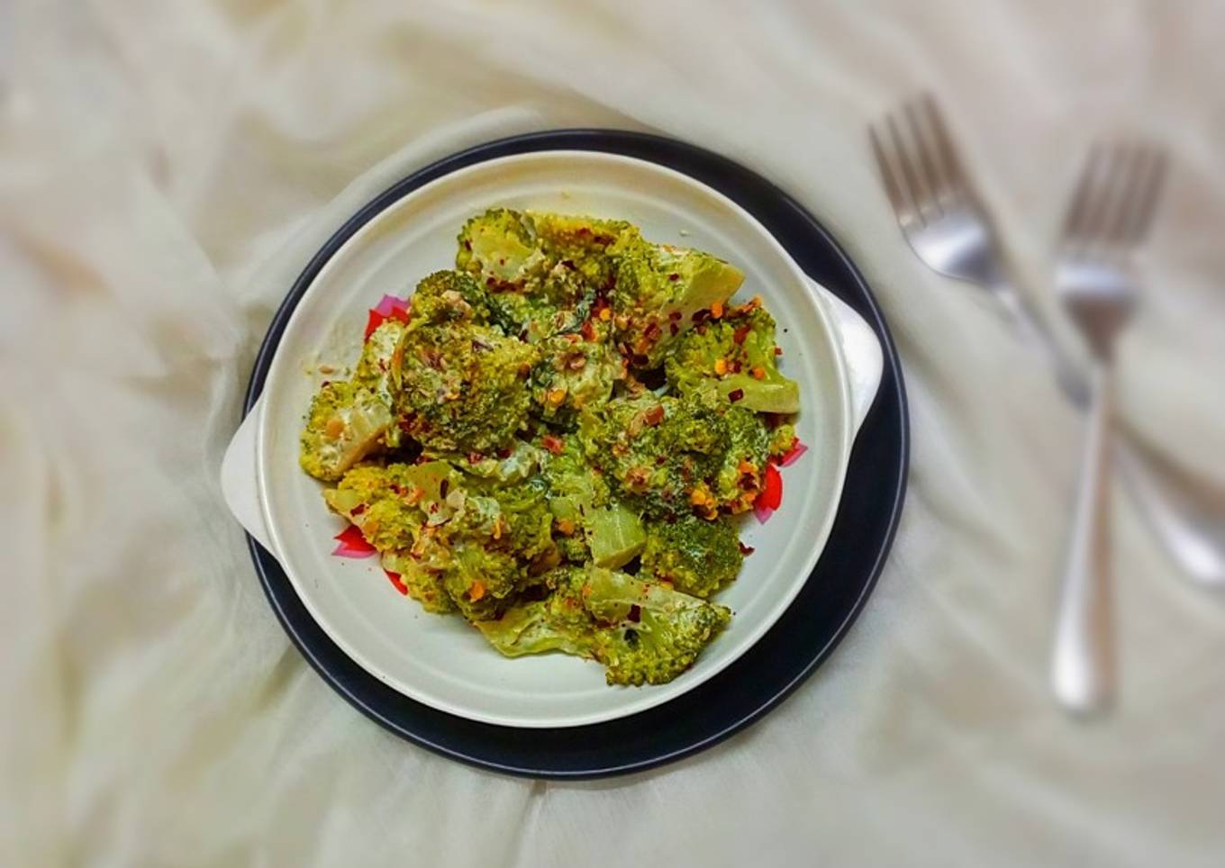 Broccoli with Spicy Garlic Creamy Cheese Sauce