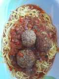 Tallarines con albóndigas